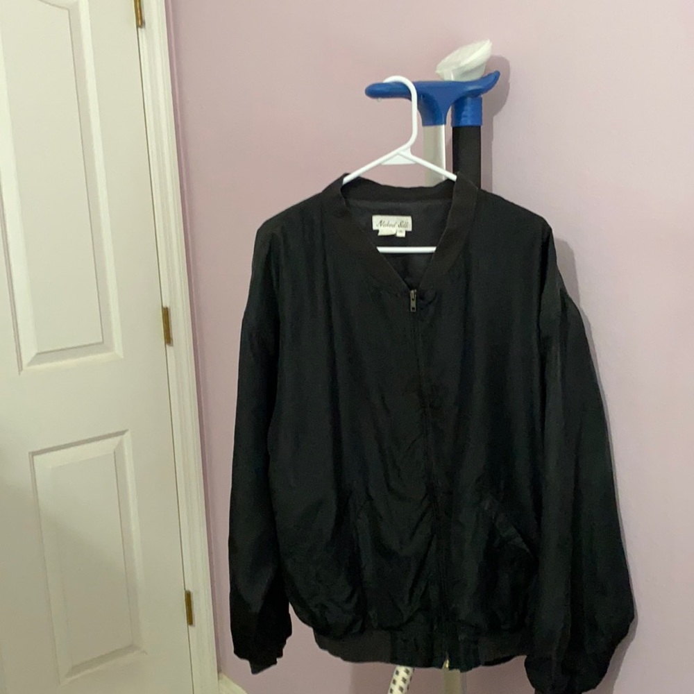 G XL black long sleeve light weight Jacket with zipper closure in front